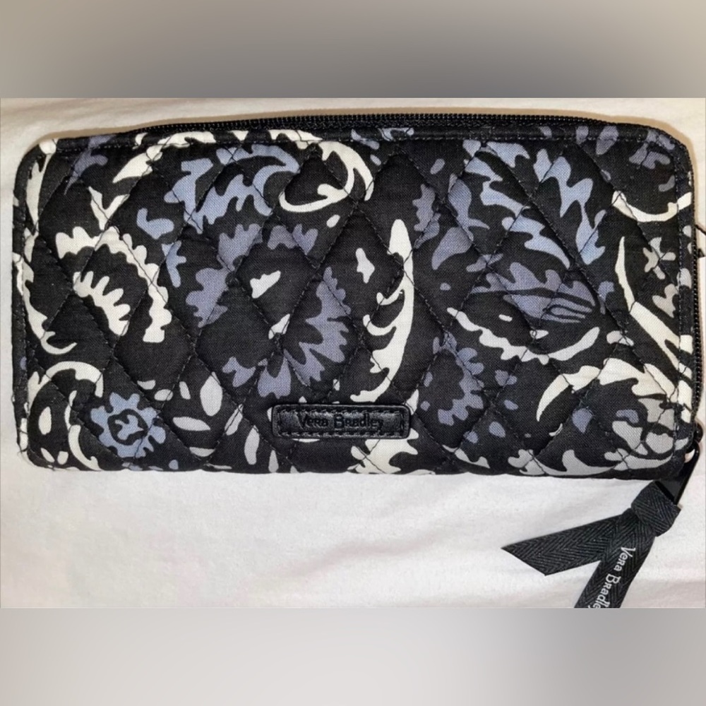 🎉HP🎉New! Vera Bradley Quilted Accordion Zip Wallet In Black Paisley Noir🖤 - Picture 3 of 8
